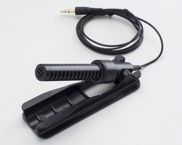 Zoomed in photo of the Olympus ME-34 compact zoom microphone | featured image for Olympus ME-34 Compact Zoom Microphone.